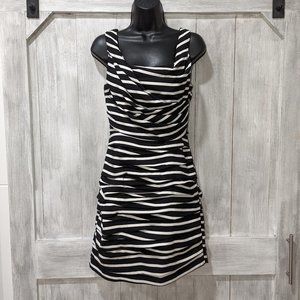 Excellent gently used condition EXPRESS Blk and Wht Dress Size 6
